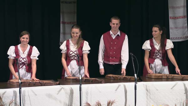 Hanga Citerazenekar, Kürt