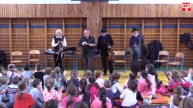 A Muzsikás együttes a pozsonypüspöki alapiskolában