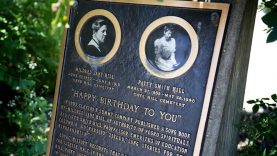 Patty Hill és testvére, Mildred J. Hill sírja