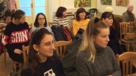 A közönség a Csamadok pozsonyi, Május 1. téri székházában tartott rendezvényen