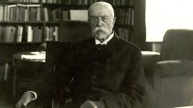 Prezident T. G. Masaryk ve své pracovně na Pražském hradě|foto: Archivní a programové fondy Českého rozhlasu,Archivní a programové fondy Českého rozhlasu