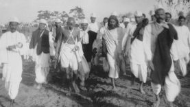 Gandhi a sómenet élén