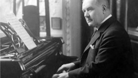 Lehár Ferenc a zongorájánál