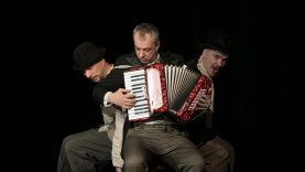 De mi lett a nővel?  fotó Komáromi Jókai Színház