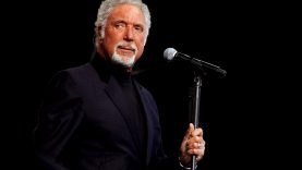 Tom-Jones foto Walldesk.com