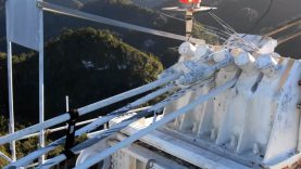 Drónfelvételen látható az Arecibo rádióteleszkóp összeomlásának pillanata