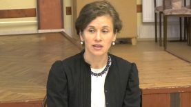 Szénási Veronika mesét mond az Ipolyi Arnold mesemondó versenyen