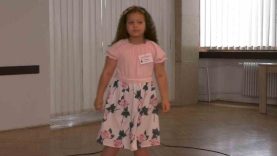 1 kat vers Tóth Liana