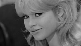 1112917-bardot-premieres-images-du-documentaire-inedit-devoilees-a-l-occasion-des-90-ans-de-brigitte-bardot