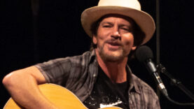 Eddie_Vedder_2018_-2