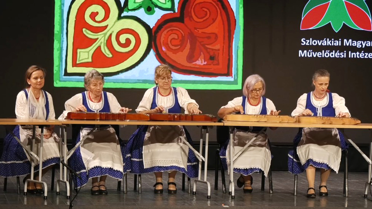 Nagyabonyi Citerazenekar