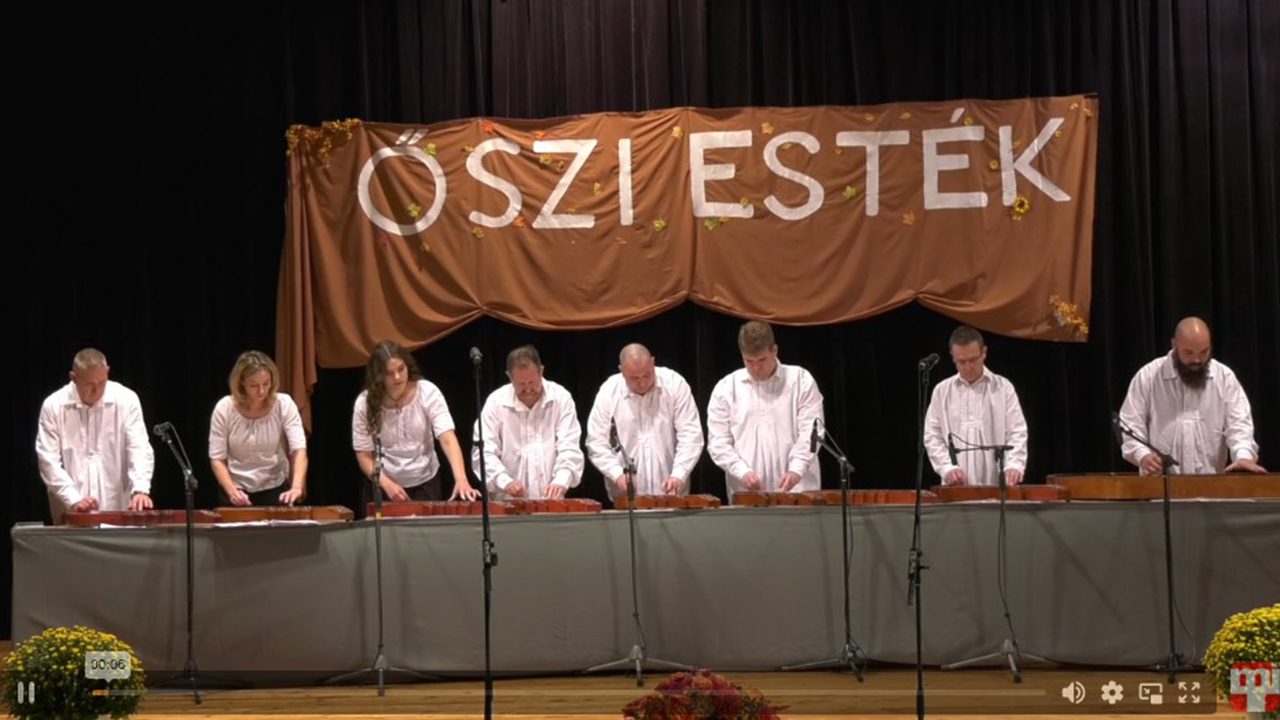 A Sarló citerazenekar